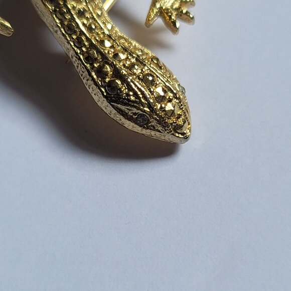 Elegant Gold-Tone Lizard Brooch - Picture 6 of 6